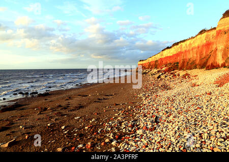 Old Hunstanton, gestreifte Felsen, Strand, Wash, Nordsee, Norfolk, England. Stockfoto