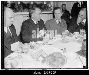 Sprecher des Repräsentantenhauses. Washington, D.C., 31.12.10. Eine neue informelle Foto von William B. Bankhead, der Ala Sprecherin des Repräsentantenhauses während dem Mittagessen im Capitol Restaurant. 12/10/37 Stockfoto