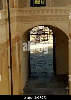 Parella Schloss (Turin, Italien), der perfekte Ort für ein luxuriöses Ehe. An alle die Fresken Wände um und die restaurierte Renaissance Court suchen. Stockfoto