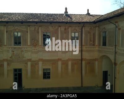 Parella Schloss (Turin, Italien), der perfekte Ort für ein luxuriöses Ehe. An alle die Fresken Wände um und die restaurierte Renaissance Court suchen. Stockfoto