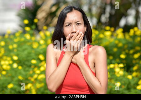 Beschämend Filipina weiblich Frau Stockfoto