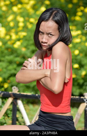 Hartnäckige attraktive Minderheit Weiblich Stockfoto