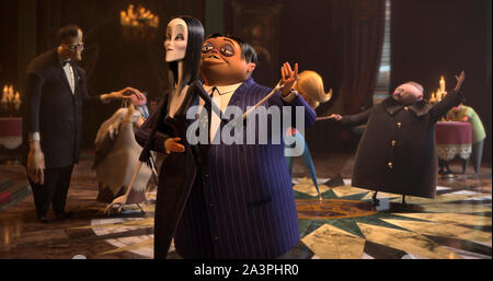 Erscheinungsdatum: Oktober 11, 2019 TITEL: Die Addams Family STUDIO: MGM REGIE: PLOT: Eine animierte Version von Charles Addams' Serie von Karikaturen über einen eigenartigen, gruseligen Familie. Hauptdarsteller: Charlize Theron stimmen Morticia Addams (links) und Oscar Isaac stimmen Gomez Addams. (Bild: © MGM/Unterhaltung Bilder) Stockfoto
