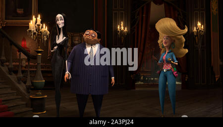 Erscheinungsdatum: Oktober 11, 2019 TITEL: Die Addams Family STUDIO: MGM REGIE: PLOT: Eine animierte Version von Charles Addams' Serie von Karikaturen über einen eigenartigen, gruseligen Familie. In den Hauptrollen: (L, R) Charlize Theron stimmen Morticia Addams, Oscar Isaac stimmen Gomez Addams und Allison Janney stimmen Margaux Needler. (Bild: © MGM/Unterhaltung Bilder) Stockfoto