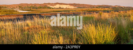 Gleise entlang einer Tal der mittleren Loup River in Nebraska Sandhills, Spätsommer Landschaft Stockfoto