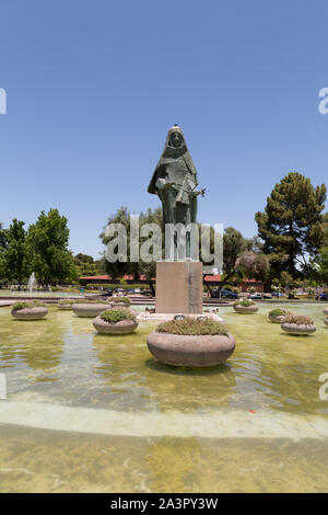 Statue der Hl. Klara im Civic Center Park, Santa Clara, Kalifornien Stockfoto