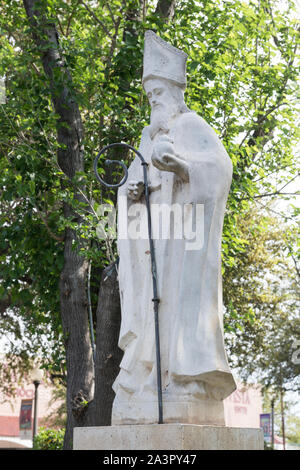 Statue des Hl. Augustinus, der Schutzheiligen von Laredo, Texas, aufgestellt, dank der öffentlichen Beiträge, in San Agustin Plaza in 1969 Stockfoto