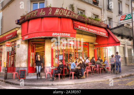 Cafe des 2 Moulins, die in dem Film "Die fabelhafte Welt der Amelie" in Montmartre, Paris verwendet wurde. Stockfoto