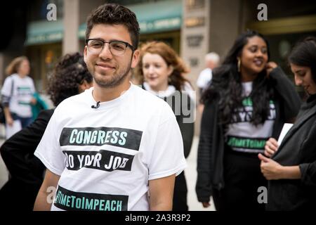 Mai 14, 2019 Mitglieder der Aktivist Gruppe durch das Volk das Capitol Rotunde im Protest der Mangel an congressionlal Aktion auf Amtsenthebung besetzen. Washington, DC, USA. Stockfoto