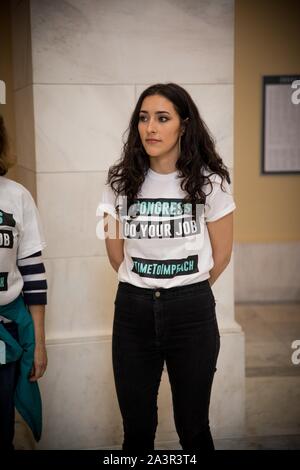 Mai 14, 2019 Mitglieder der Aktivist Gruppe durch das Volk das Capitol Rotunde im Protest der Mangel an congressionlal Aktion auf Amtsenthebung besetzen. Washington, DC, USA. Stockfoto