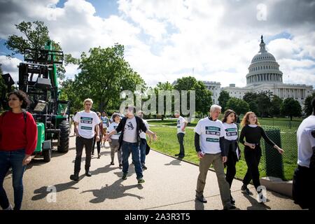 Mai 14, 2019 Mitglieder der Aktivist Gruppe durch das Volk das Capitol Rotunde im Protest der Mangel an congressionlal Aktion auf Amtsenthebung besetzen. Washington, DC, USA. Stockfoto