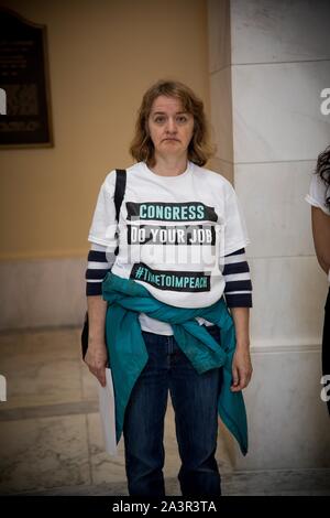 Mai 14, 2019 Mitglieder der Aktivist Gruppe durch das Volk das Capitol Rotunde im Protest der Mangel an congressionlal Aktion auf Amtsenthebung besetzen. Washington, DC, USA. Stockfoto