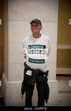 Mai 14, 2019 Mitglieder der Aktivist Gruppe durch das Volk das Capitol Rotunde im Protest der Mangel an congressionlal Aktion auf Amtsenthebung besetzen. Washington, DC, USA. Stockfoto