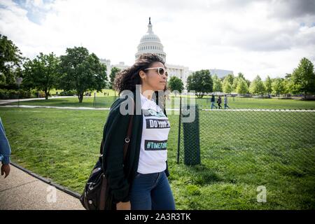 Mai 14, 2019 Mitglieder der Aktivist Gruppe durch das Volk das Capitol Rotunde im Protest der Mangel an congressionlal Aktion auf Amtsenthebung besetzen. Washington, DC, USA. Stockfoto