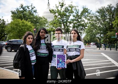 Mai 14, 2019 Mitglieder der Aktivist Gruppe durch das Volk das Capitol Rotunde im Protest der Mangel an congressionlal Aktion auf Amtsenthebung besetzen. Washington, DC, USA. Stockfoto