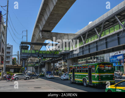 Bangkok, Thailand - Dec 24, 2018. Straße in Bangkok, Thailand. Der Verkehr ist die Hauptursache für die Luftverschmutzung in Bangkok, die ernste Leve erreicht Stockfoto