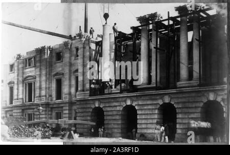 Gefederte Spalte in Position gesetzt wird, U.S. Post Office Stockfoto