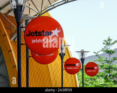 Dalat, Vietnam - Apr 20, 2018. Jetstar Logos an Lien Khuong Flughafen in Dalat, Vietnam. Dalat ist im zentralen Hochland von Vietnam. Stockfoto