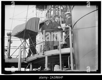 Ziel der Praxis. DANIELS, JOSEPHUS, SEKRETÄR DER NAVY, 1913-1921 Garnison, LINDLEY M., SEKRETÄR DES KRIEGES, 1913-1916 Stockfoto