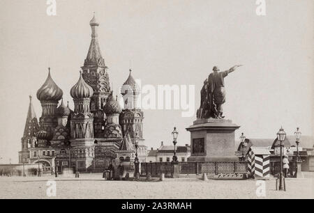 Blick auf den Moskauer Kreml, St. Basil's Kathedrale (die Kathedrale von Vasily die Gesegnet) und das Denkmal für Minin und Pozharsky. 19, Moskau,