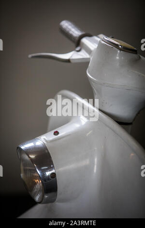 Nahaufnahme eines klassischen Oldtimer Motorrad Scheinwerfer. Stockfoto