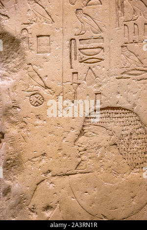 Antike Ägyptische Stein mit Inschrift in Hieroglyphen Stockfoto