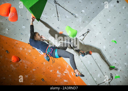 Luce Douady von Frankreich konkurriert im Schwierigkeitsklettern womans Final an der IFSC Climbing Weltmeisterschaften am Edinburgh International Klettern Stockfoto