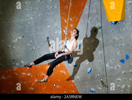 Mia Krampl Sloweniens konkurriert im Schwierigkeitsklettern womans Final an der IFSC Climbing Weltmeisterschaften am Edinburgh International Klettern Stockfoto