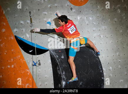 Alberto Gines Lopez von Spanien konkurriert im Schwierigkeitsklettern mens Endrunde am IFSC Climbing Weltmeisterschaften am Edinburgh International Klettern Stockfoto