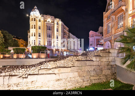 PLOVDIV, Bulgarien - 25. AUGUST 2019: Nacht Foto zentralen Fußgängerzone in der Stadt von Plovdiv, Bulgarien Stockfoto