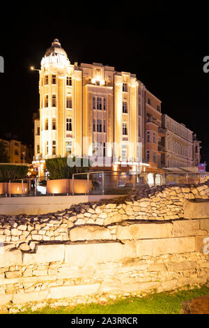 PLOVDIV, Bulgarien - 25. AUGUST 2019: Nacht Foto zentralen Fußgängerzone in der Stadt von Plovdiv, Bulgarien Stockfoto