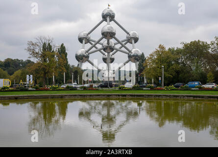 Brüssel, Brüssel, Gelände der Expo 1958, Atomium, 165 milliardenfache Vergrößerung eines Eisenmoleküls, Symbol für das Atomzeitalter und die Friedli Stockfoto