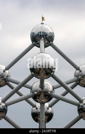 Brüssel, Brüssel, Gelände der Expo 1958, Atomium, 165 milliardenfache Vergrößerung eines Eisenmoleküls, Symbol für das Atomzeitalter und die Friedli Stockfoto