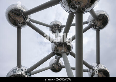 Brüssel, Brüssel, Gelände der Expo 1958, Atomium, 165 milliardenfache Vergrößerung eines Eisenmoleküls, Symbol für das Atomzeitalter und die Friedli Stockfoto