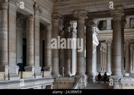 Brüssel, Brüssel, Palais de Justice de Bruxelles, Justizpalast, Justitiepaleis, erbaut 1866-1883 von Joseph Polaert, zentrales Treppenhaus Stockfoto