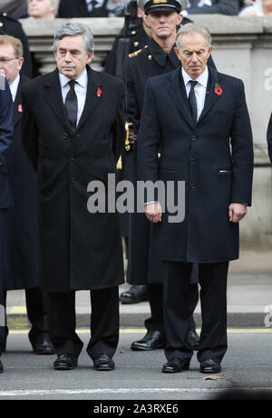 Foto muss Gutgeschrieben © Kate Grün/Alpha Presse 079965 08/11/2015 Gordon Brown und Tony Blair bei der Erinnerung Sonntag Service am Ehrenmal in Whitehall, London. Stockfoto