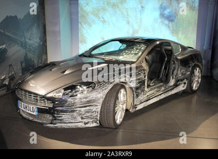 Foto muss Gutgeschrieben © Kate Grün/Alpha Presse 079965 17/11/2015 Aston Martin DBS aus dem Film "Ein Quantum Trost" auf die Autos von Gespenst melden Sie die größte Sammlung von James Bond Fahrzeuge in der Welt an der Bond in Motion Ausstellung bei der London Film Museum, Covent Garden. Stockfoto