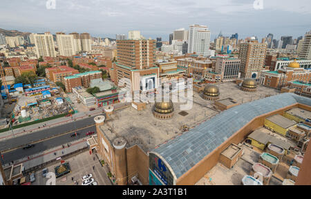 Urumqi, China - die Hauptstadt der Autonomen Region Xinjiang Uygur, Urumqi zeigt wunderbare Sehenswürdigkeiten. Hier insbesondere die Skyline der Stadt. Stockfoto