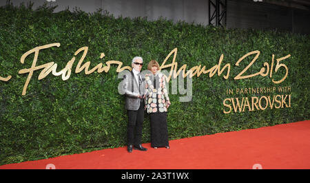 Foto muss Gutgeschrieben © Kate Grün/Alpha Presse 079965 23/11/2015 Karl Lagerfeld und Anna Wintour bei der British Fashion Awards 2015 Am Kolosseum in London statt. Stockfoto