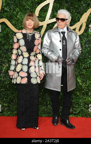 Foto muss Gutgeschrieben © Kate Grün/Alpha Presse 079965 23/11/2015 Anna Wintour und Karl Lagerfeld bei der British Fashion Awards 2015 Am Kolosseum in London Stockfoto