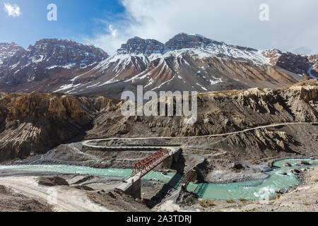 Brücke über Spiti River. Spiti Valley. Himachal Pradesh, Indien Stockfoto