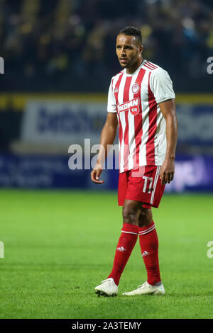 Thessaloniki, Griechenland - Οct 6, 2019: Spieler von Olympiakos Piräus Youssef El Arabi in Aktion während der griechischen Superleague Fußballspiel zwischen ARIS und Olympia Stockfoto