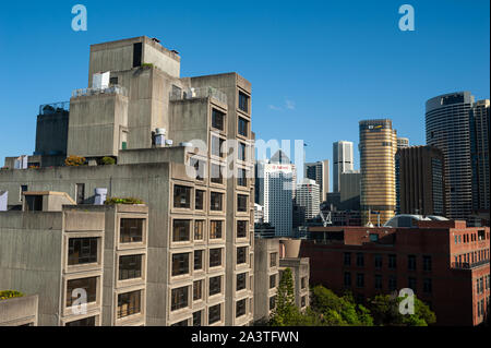 22.09.2019, Sydney, New South Wales, Australien - Ansicht des Sirius Gebäude, ein sozialer Wohnungsbau Apartmentanlage in den Felsen. Stockfoto