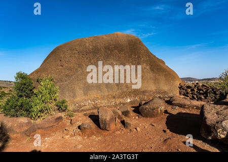 Zu Fuß rund um die historische Stadt Axum - Äthiopien Stockfoto