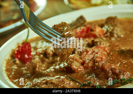 Der fergese Tiirana mit Rindfleisch, Leber, albanische nationale Gerichte Stockfoto