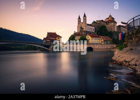 Aarburg Schloss und die Aare im Kanton Aargau, Schweiz Stockfoto