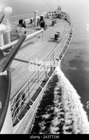 Ein Deck der Kaiser, Seedienst Ostpreußen, 1934-1939. An Bord der Kaiser, Marine Services Ostpreußen, 1934-1939. Stockfoto