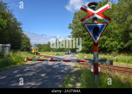 Bahnübergang Tor auf der Wald Gribskov in Dänemark Stockfoto