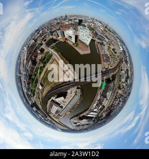 Full Circle Panorama Luftbild (Planetenansicht, kleinen Planeten): die Skyline von Hamburg u.a. mit der Zentrale des Nachrichtenmagazins "Der Spiegel", M Stockfoto