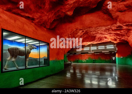 Die U-Bahn-Station Solna Centrum auf der blauen Linie des Stockholmer U-Bahn (tunnelbana), die in der Gemeinde Solna, Stockholm, Schweden Stockfoto